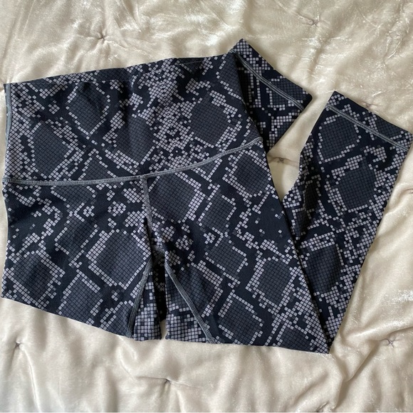Lululemon WunderUnder Crop Legging Simply Ziggy Snake Deep Coal 6 - Picture 1 of 13